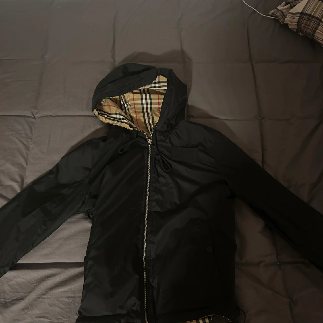 Svart och rutig jacka från Burberry