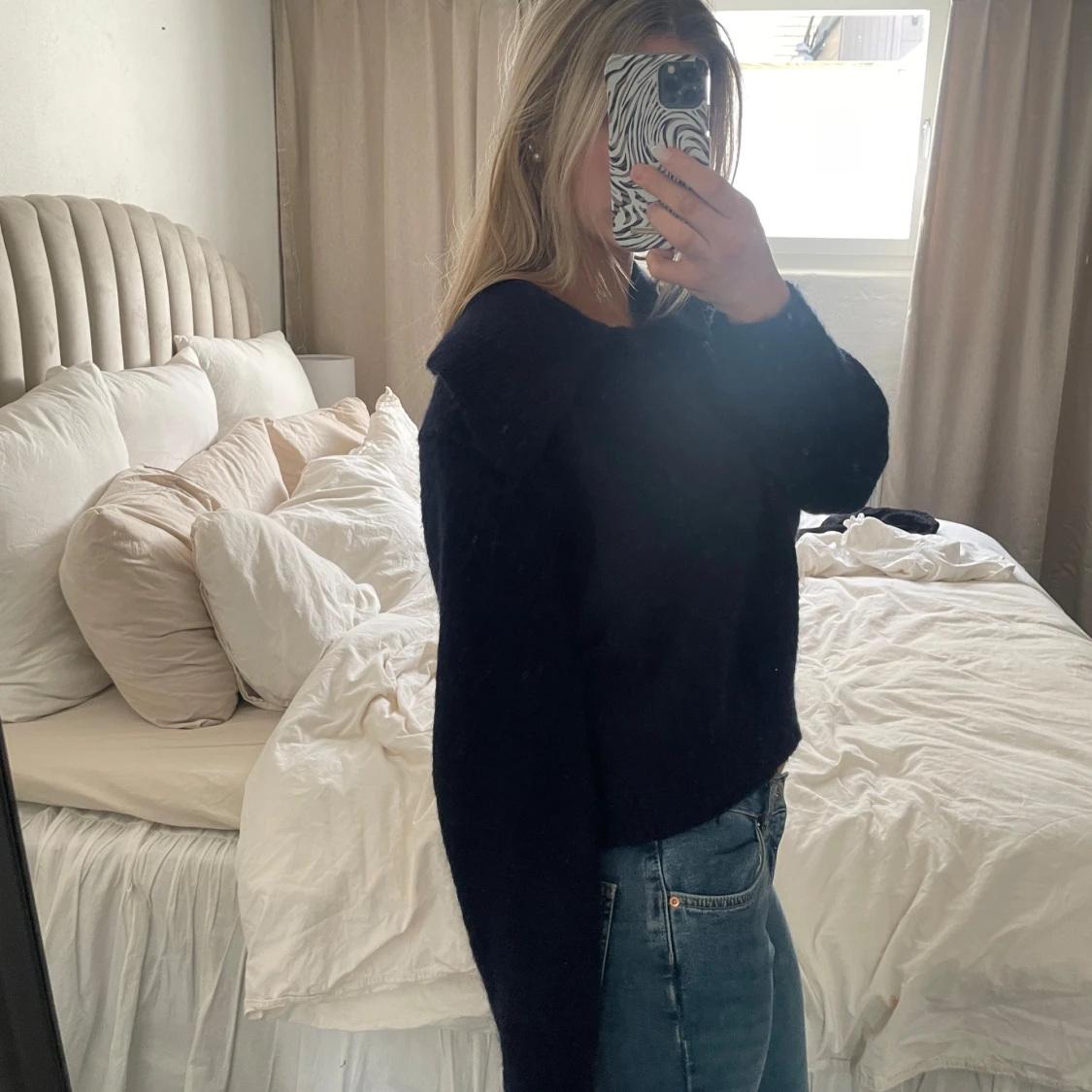 Mörkblå stickad  tröja - 1