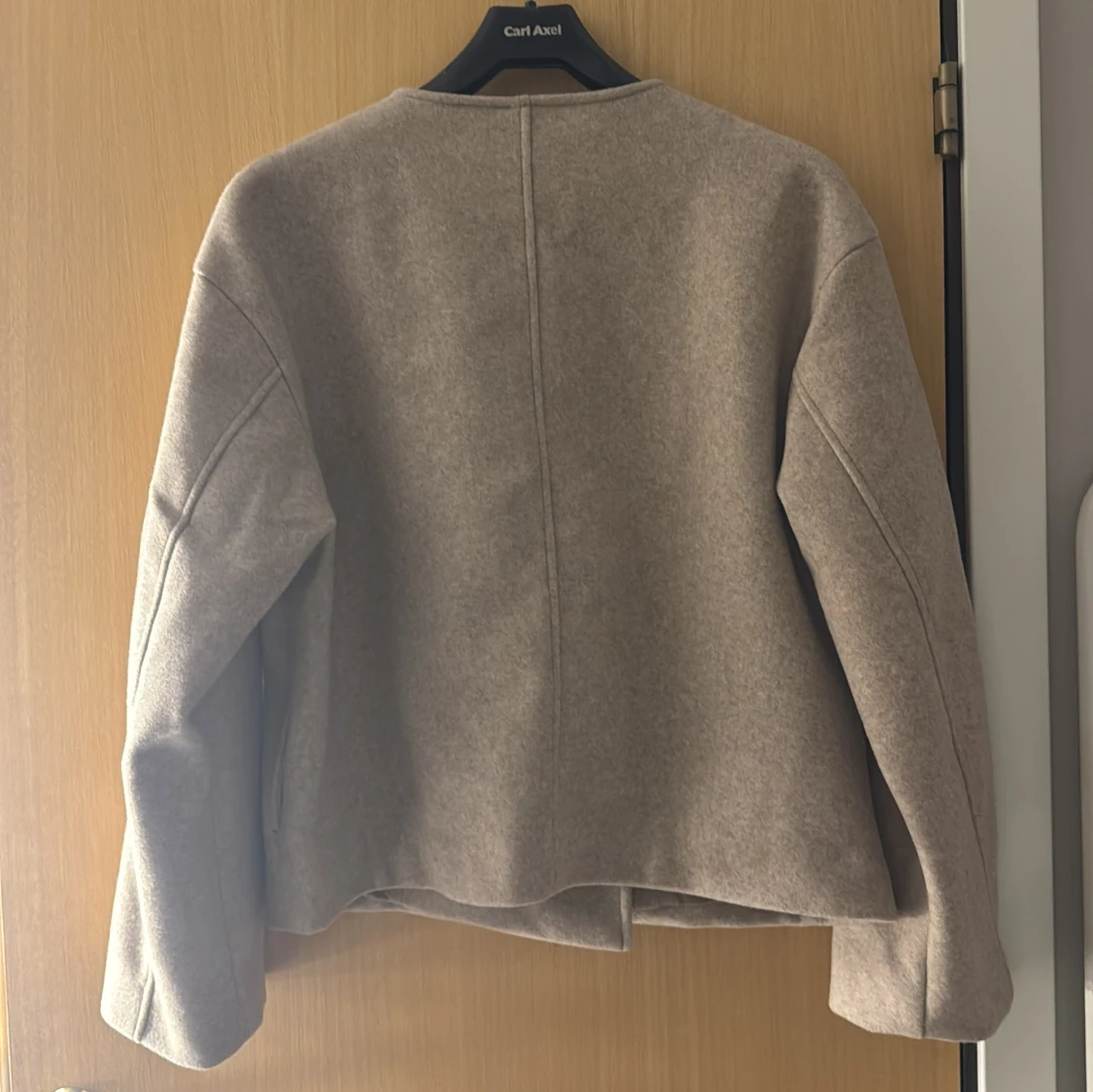 Beige kappa med rund hals - 1