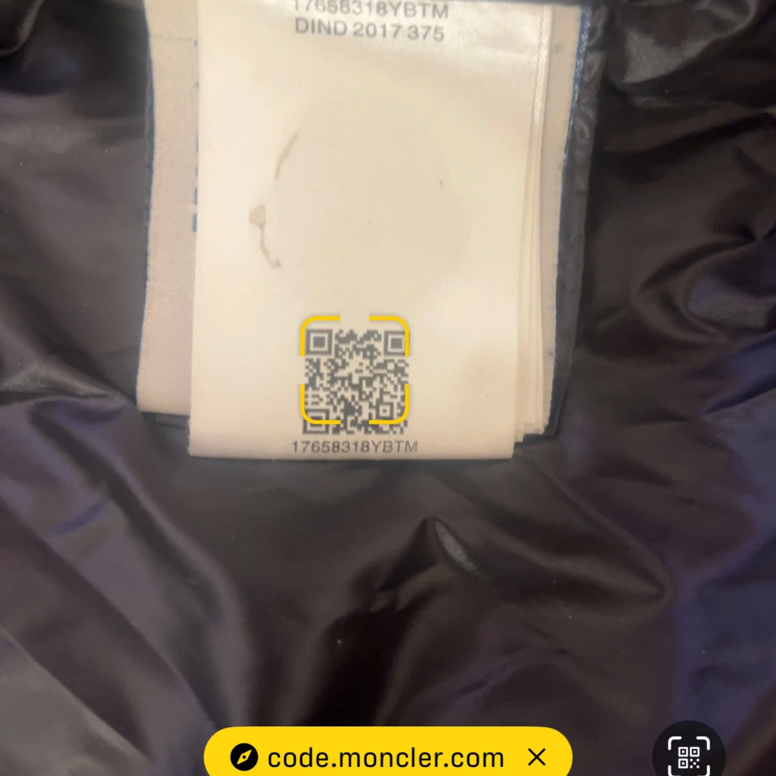 Svart dunjacka från Moncler,pris kan diskuteras  - 1