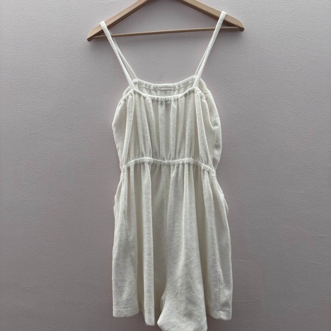 Vit ärmlös jumpsuit med knappar - 2