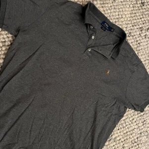 Polo piké - Tja tja! Säljer denna feta Pikén från Polo Ralph Lauren, den har inga defekter och är perfekt för en varm sommardag - Mvh Edvin