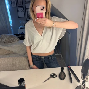 Vit omlottopp - Sjukt snygg blus