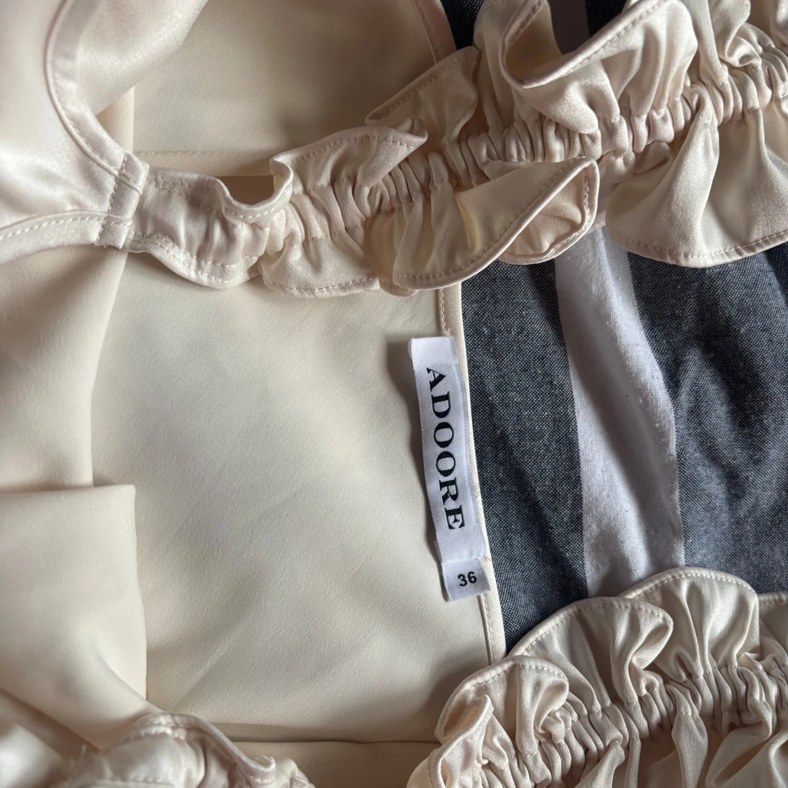 Champagnefärgad klänning från ADOORE - 2