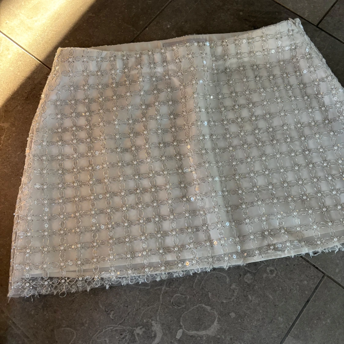 Vit paljettkjol från Zara