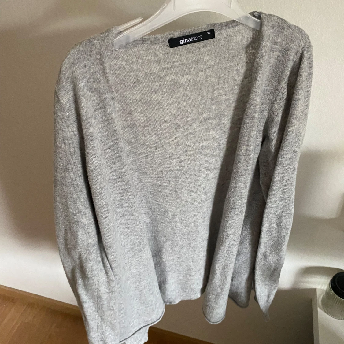 Grå kofta från Gina Tricot