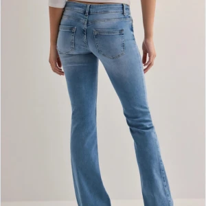 Only jeans - Only jeans använda en gång, säljer pågrund utav jag inte kommer använda dem❤️❤️❤️ Lågmidjade och bootcut!! Längd 32!
