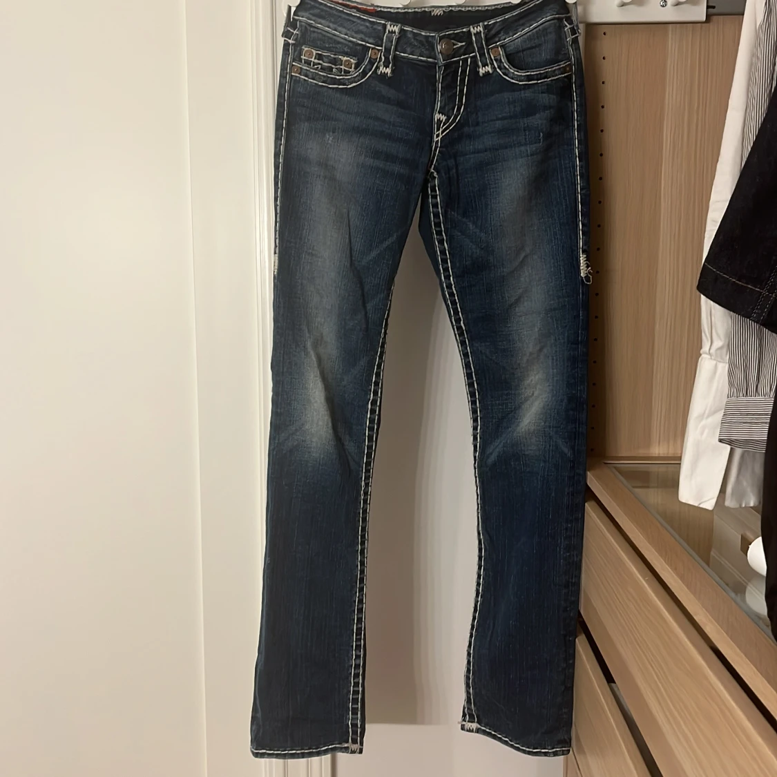 Blå jeans från True Religion - 4