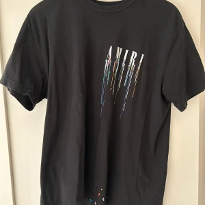 Svart t-shirt från Amiri - Tshirt från amiri. Kvitto finns kvar, storlek xs men passar mig som har M typ 