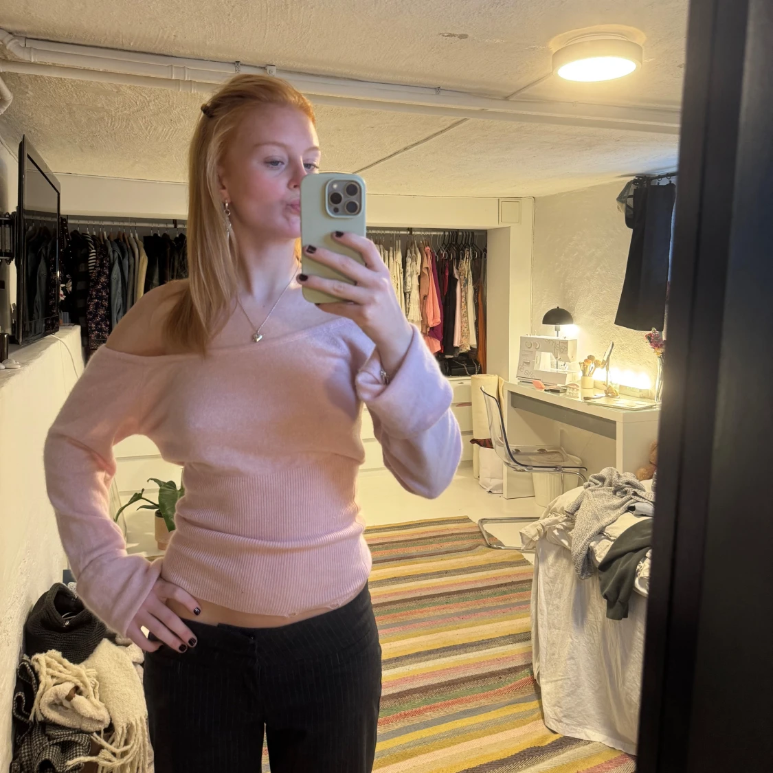 Rosa offshoulder tröja