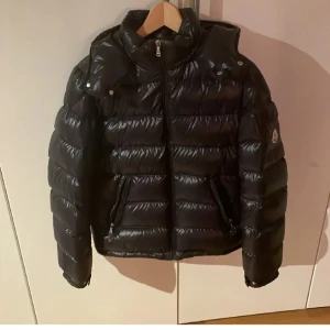 Moncler maya - Imprincip helt ny moncler maya i storlek xs kvitto lappar samt moncler påsen finns! Hör av er vid minsta lilla!