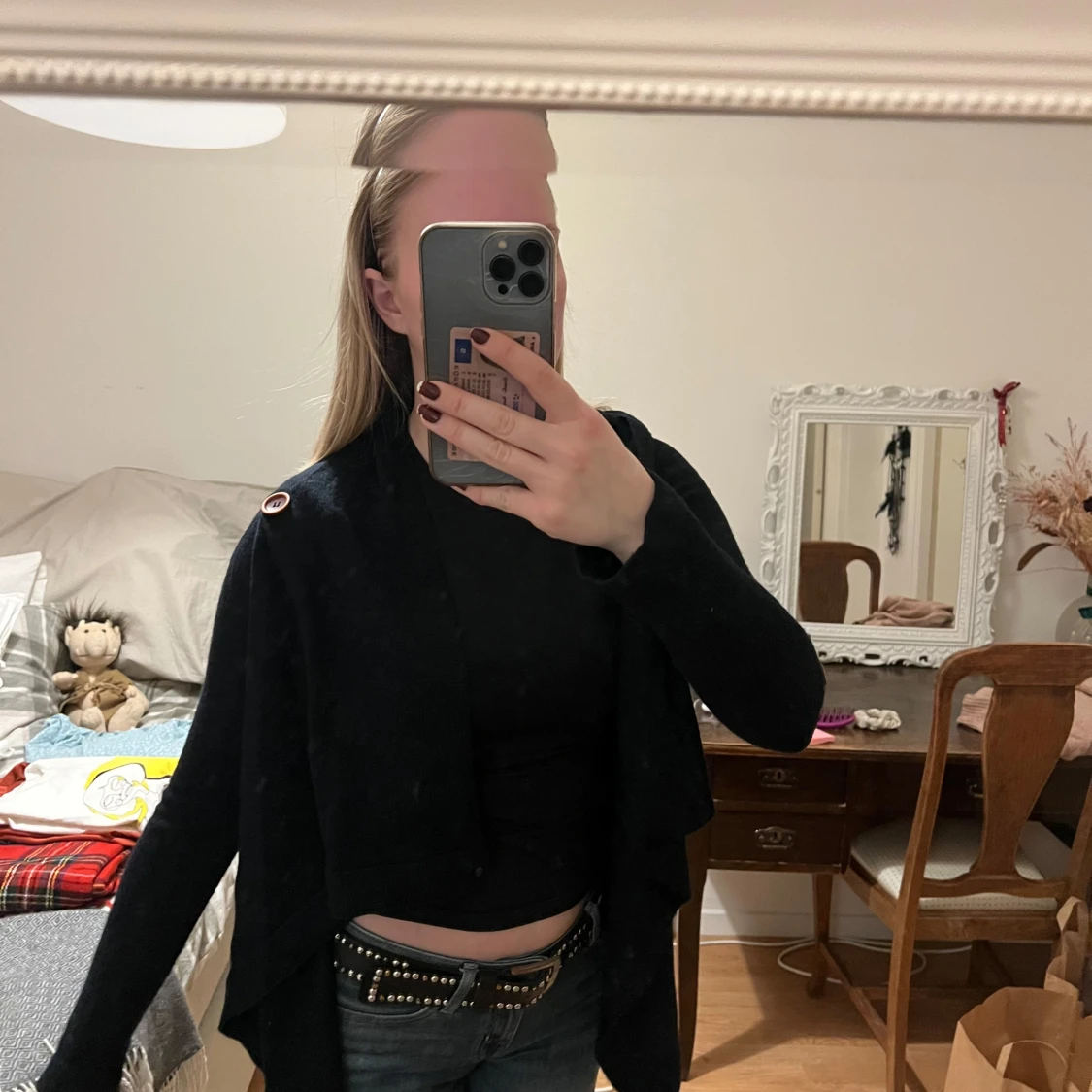 Svart poncho med knappar - 91