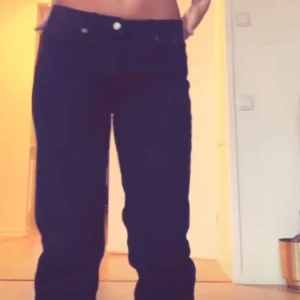 Svarta jeans - Snygga svarta jeans