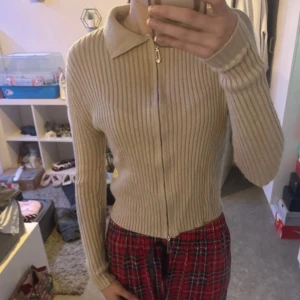 Beige kofta  - Bra skick, skriv gärna för frågor 💗