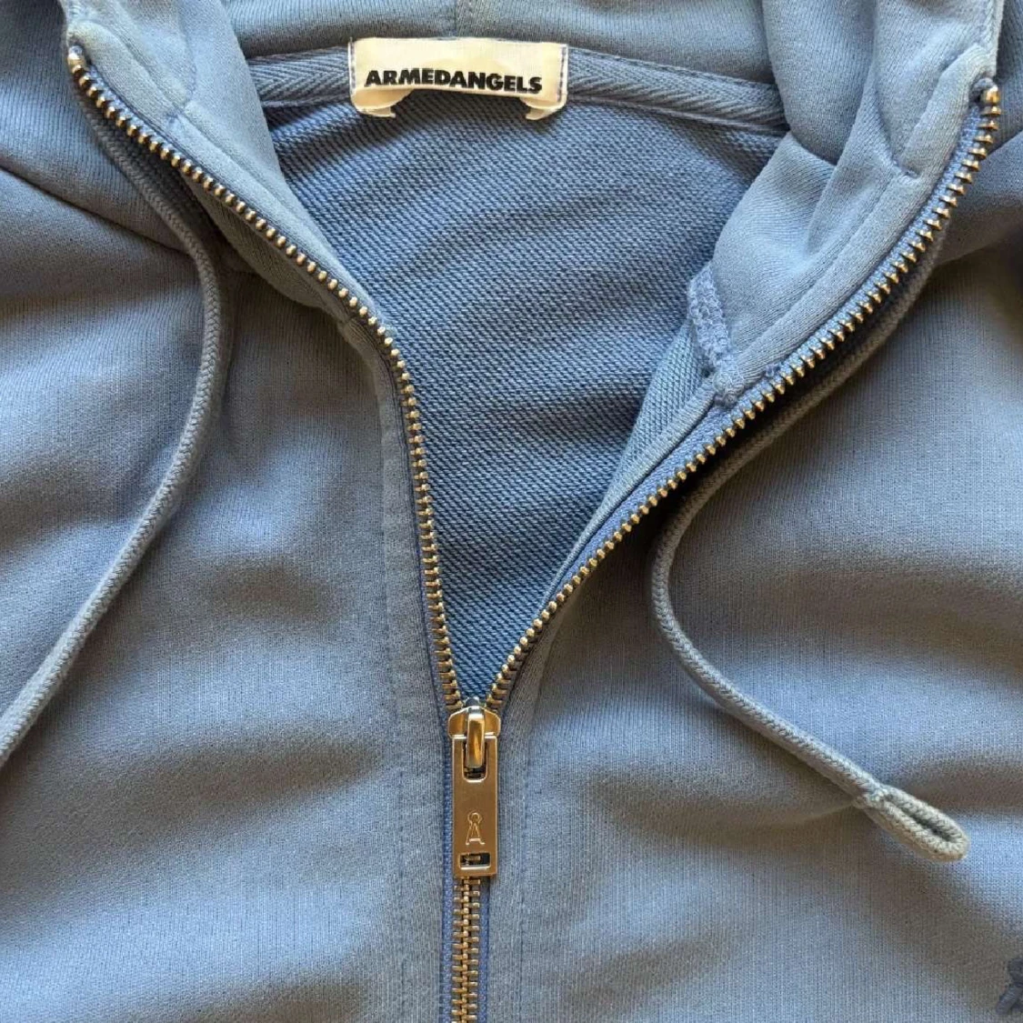 Blå hoodie från Armedangels - 1