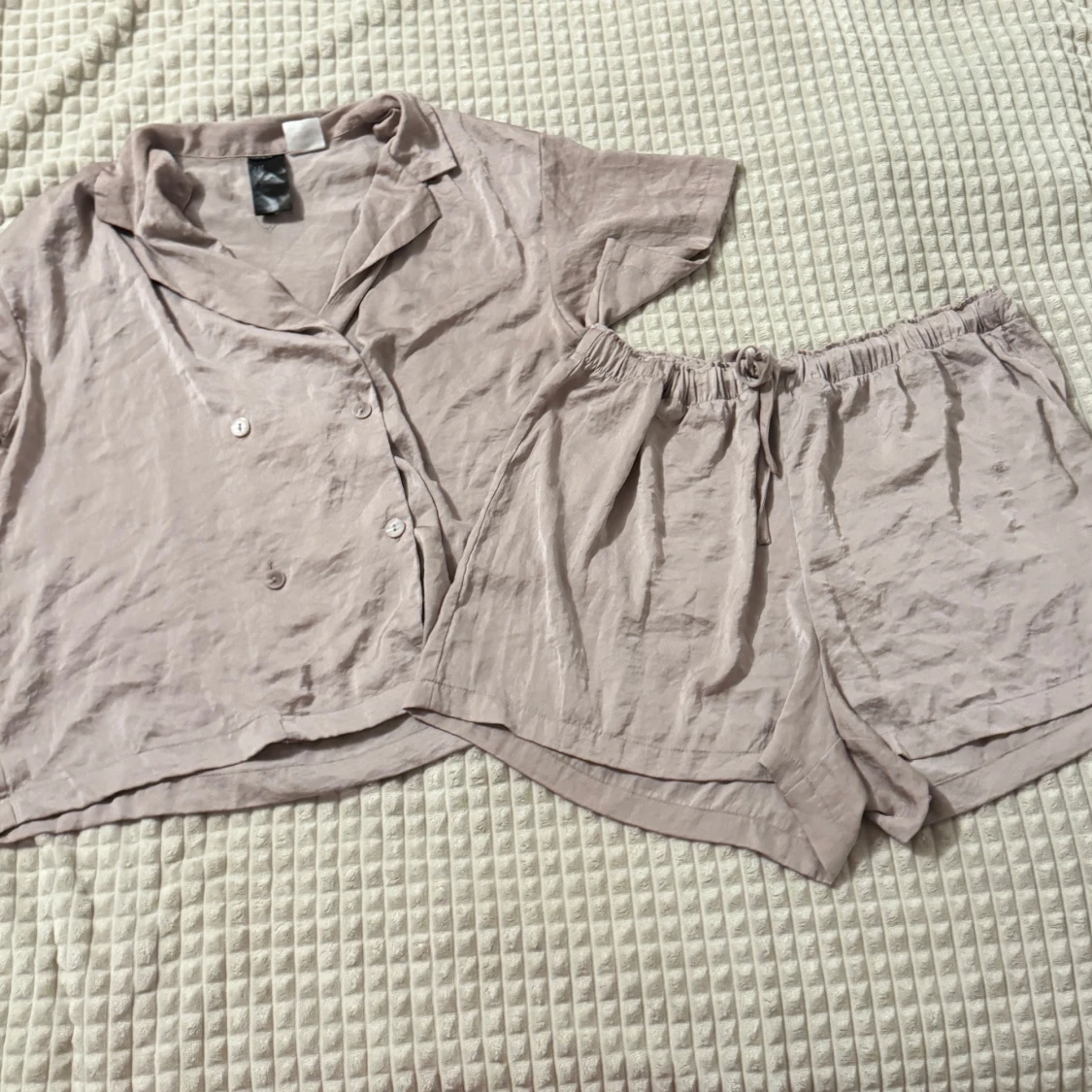 Två siden pyjamas i smutsrosa - 90