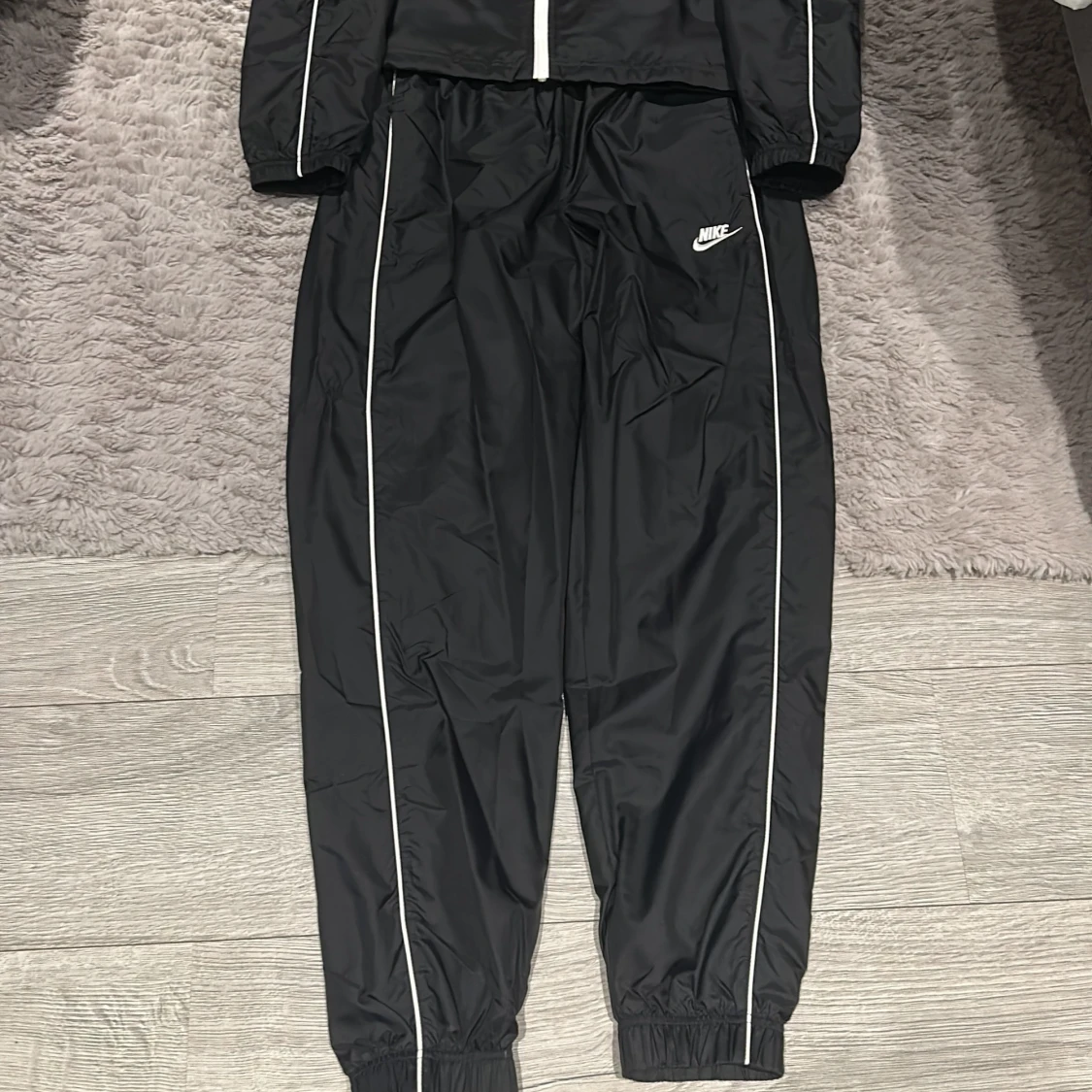 Ett set med nike träningskläder 