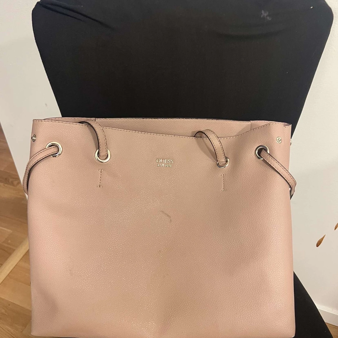 Beige Guess axelväska med dragkedja - 92