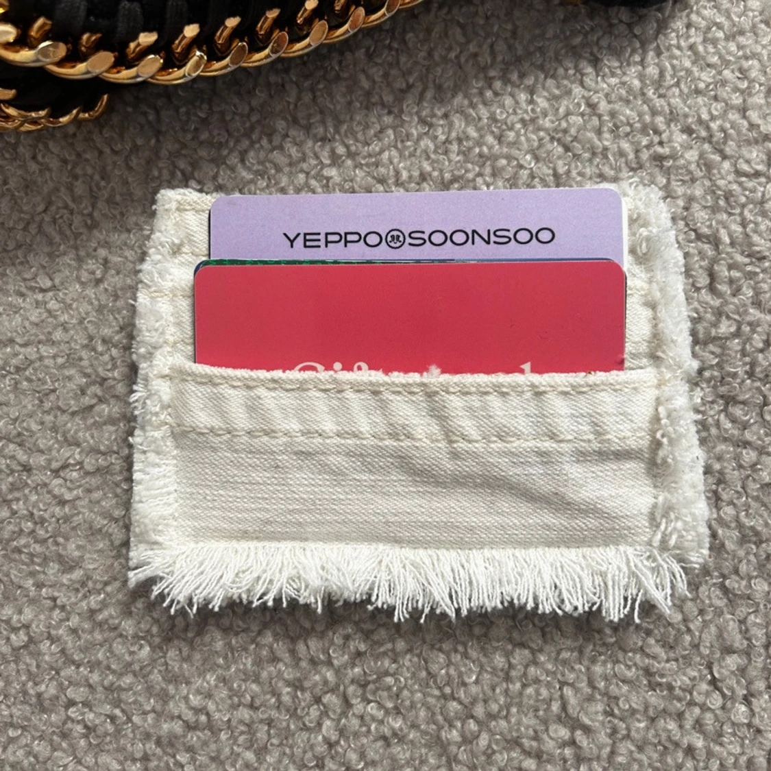 Vit korthållare med fransar