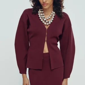 Zara cardigan - åtsittande cardigan som inte kommit till användning.  Pris kan diskuteras 