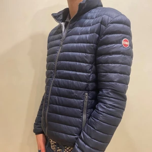 Colmar Jacka - Hej! Säljer nu min jacka från märket Colmar, storlek 48/S, bra skick modellen är 184cm och väger 70kg . Tveka inte på att höra av dig om du har frågor eller funderingar kring jackan!