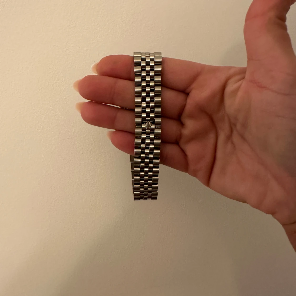 Silverfärgad klocka med länkarmband - 91