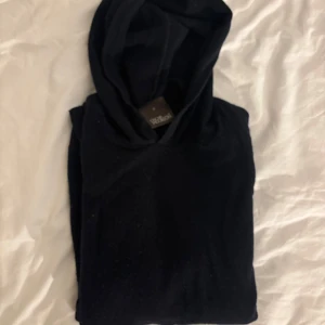 Oscar Jacobsson hoodie - Säljer min Oscar Jacobsson hoodie. Skicket är mycket fint. Nypris 1599, mitt pris 799! Vid frågor är det bara att höra av sig