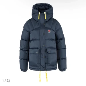 fjällräven jacka - fjällräven jacka i storlek XXS !har en fläck på insidan luvan men syns inte när man har på sig den. kan sänka priset vid snabb affär