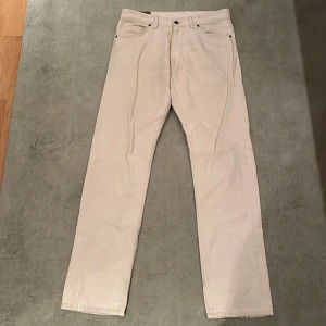 Hope chinos  - Hope chinos i bra skick! Storlek 32/34 men passar mig som är 183 bra.