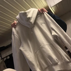 Vit hoodie - Vit hoodie från h&m i fint skick