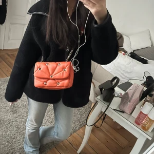 Väska med nitar - Så snygg väska med nitar💓💓💓