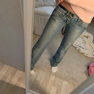 Lågmidjade jeans  - Säljer dessa as snygga Lågmidjade jeansen❤️inga defekter❤️❤️