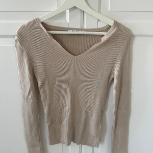 topp ifrån nakd - säljer även likadan topp i beige då den inte kommer till användning 🌸