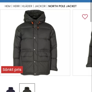 As snygg jacka  - Säljer min skit fina jacka från tuxer. Köpte på Vinted. Inga defekter. Jätte lik fjällräven. Nypris är 1000kr men säljer för 300. Priset kan diskuteras ❤️ köp gärna! 