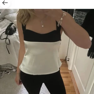 Söt topp - Söt topp som är jätte populär! Perfekt till hösten❤️ sänker priset vid snabb affär❤️ 