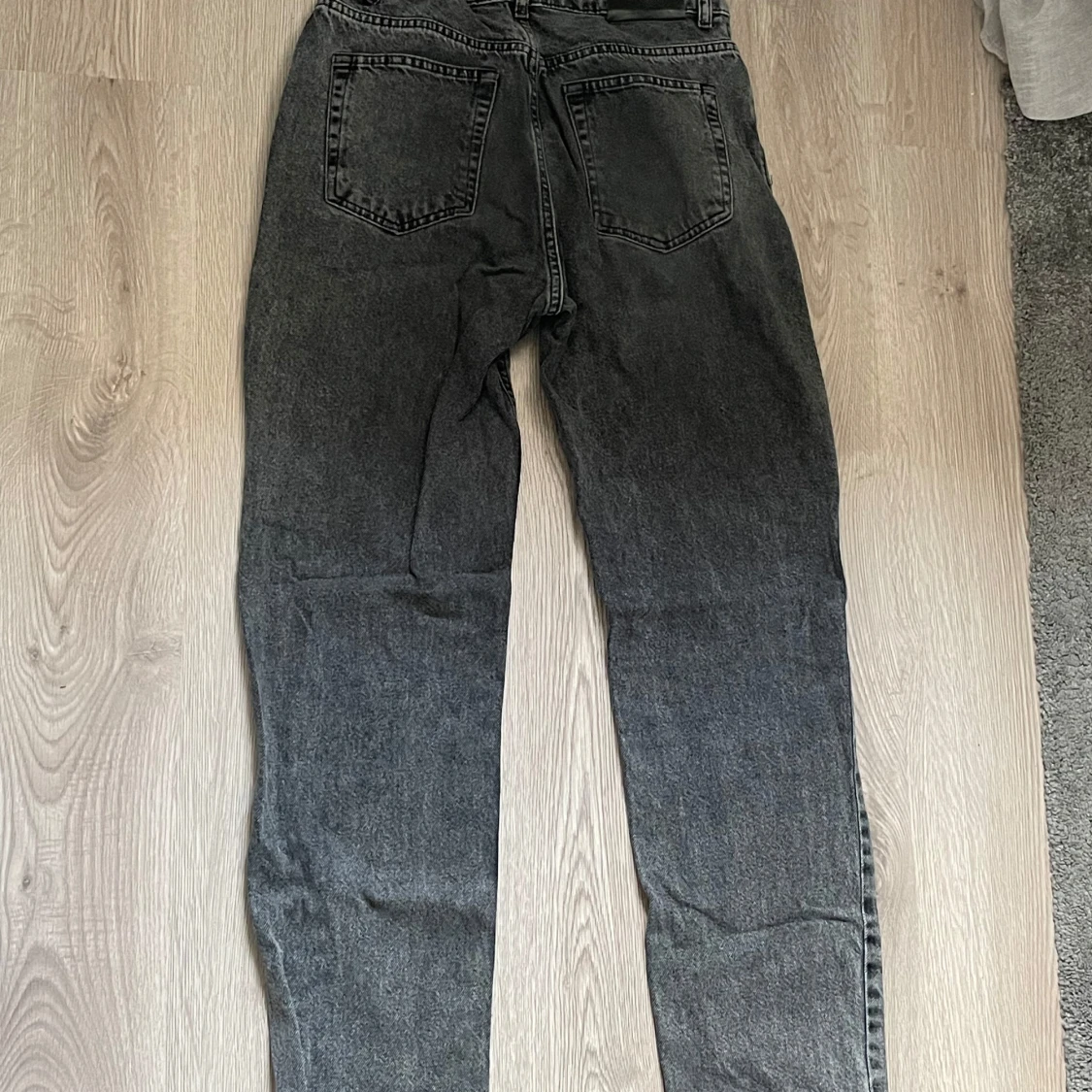 Mörkgråa grunt jeans - 90