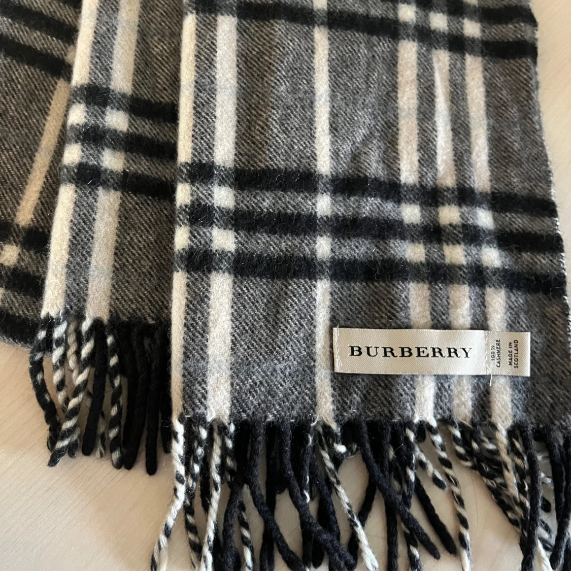 BURBERRY HALSDUK  - 91