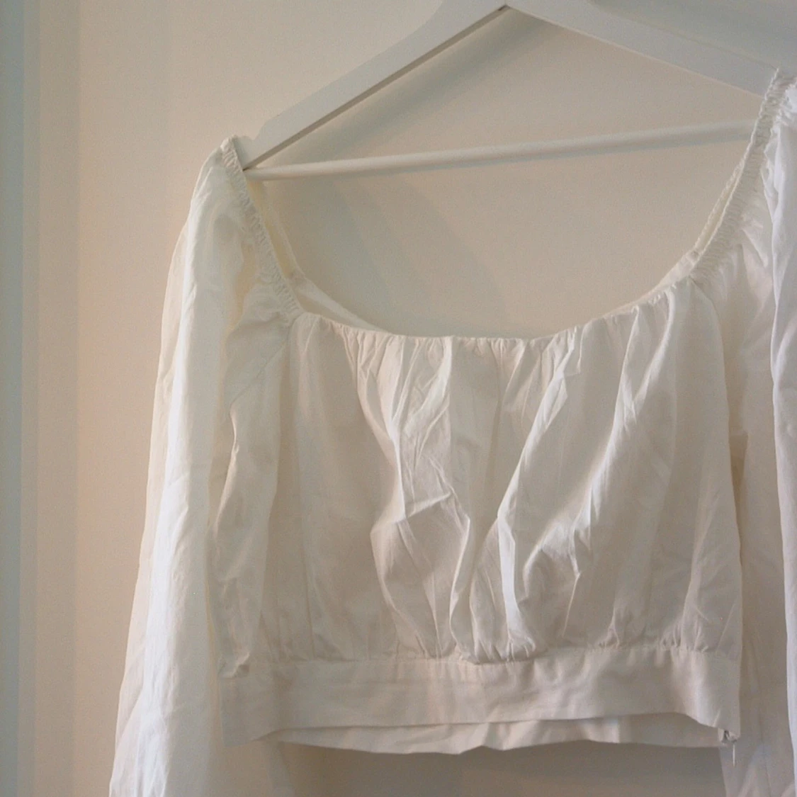 Vit blus med långa ärmar - 90