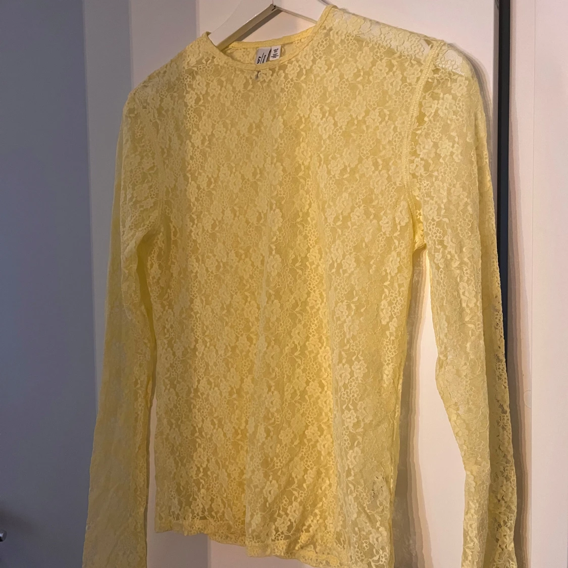 Gul spetsblus från H&M