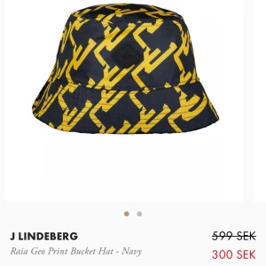 Buckethat från J.Lindeberg - Bra skick!   Köpt för 599 säljer för 300  Helt slutsåld överallt