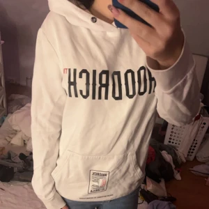 Hoodrich hoodie - Jätte fint skick men kommer inte till användning🤍 modellen säljs inte längre 