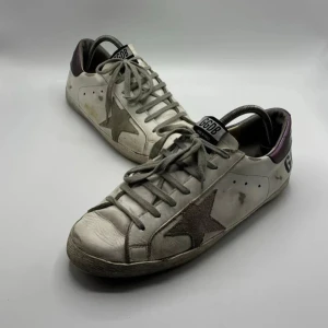 Golden goose  - Ett par golden goose i storlek 42 passar 43, 7/10 skick och pris kan diskuteras 