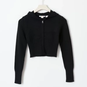 Stickad tröja  - Stickad zip-up hoodie från Gina Young, endast provad. Köpare står för frakt. Nypris 250kr.