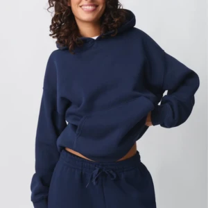 Hoodie - Säljer min fina hoodie från ginatricot. Den är använd lite men inget man märker av🥰Köptes för 359kr men säljer billigt