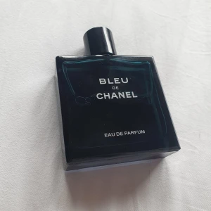 bleu de Chanel 100ml - Nu har jag fått in bdc edp 100ml. Den har en väldigt öppen och välkomnande doft.  Flaska:700kr Samples:80kr