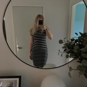 Klänning - Randig klänning 