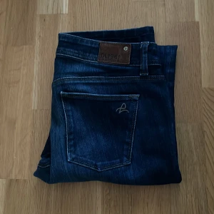 Jeans - Jätte fina low waist skinny jeans från DL 1961. Köpte på Sellpy nyligen, men kommer inte till användning så säljer ist! Kp för fler bilder!!