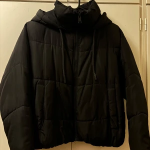 Zara Jacka - Knappt använd