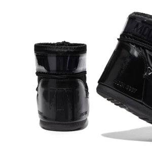 Moon boots Glance - Moonboots Glance. Knappt andvända köptes i slutet av vintern för (2300 kr),använda fint Strl 38 men passar i olika storlekar,perfekta nu till vintern ❄️Som nya. Pris går att diskuteras. Skriv dm för mer info samt bilder🤍Regn tåliga 