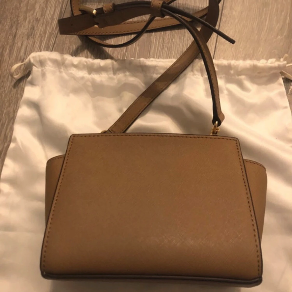 Brun axelremsväska  - 91